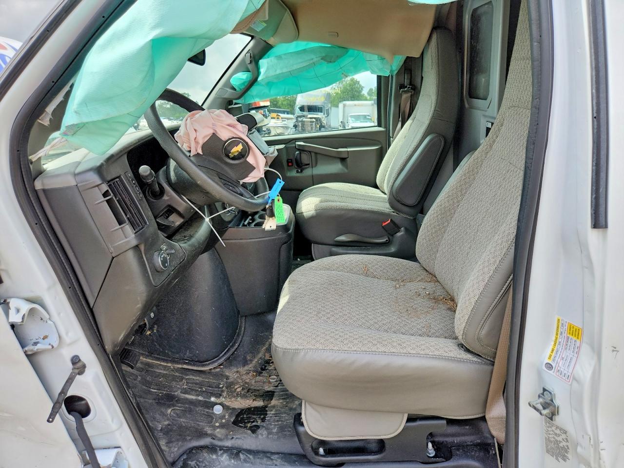 2024 CHEVROLET EXPRESS