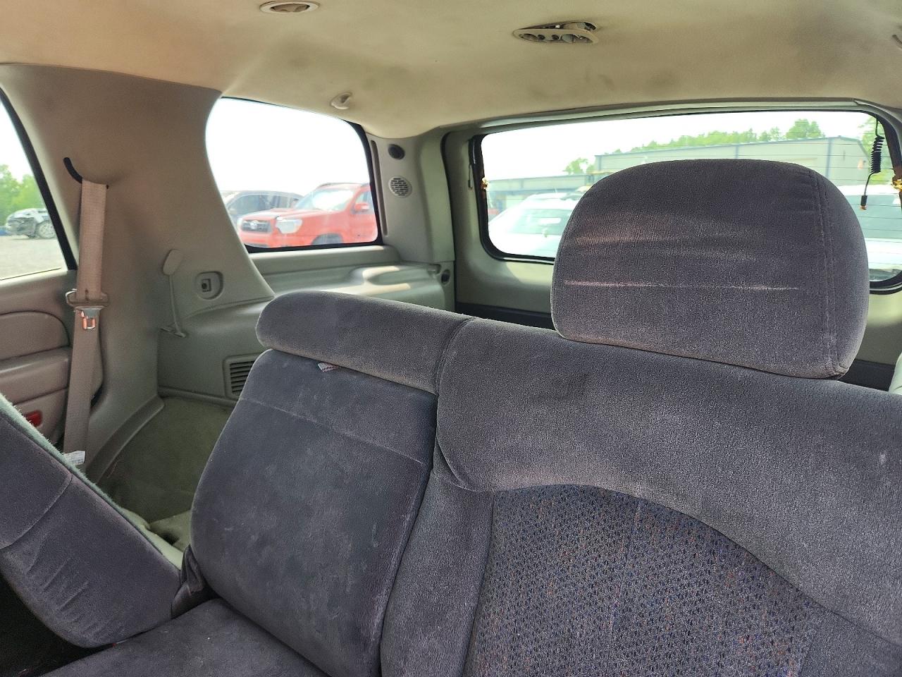 2004 CHEVROLET TAHOE
