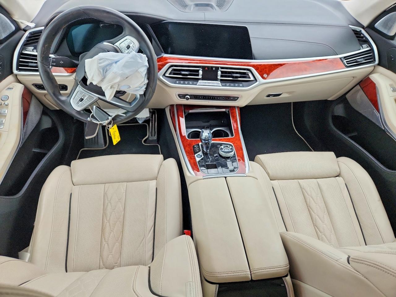 2022 BMW X7
