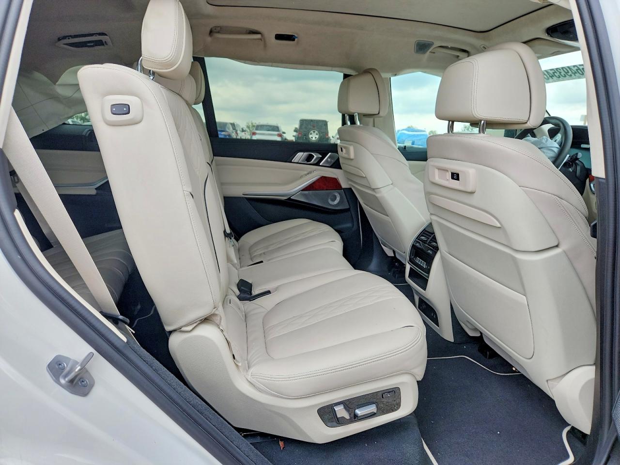 2022 BMW X7