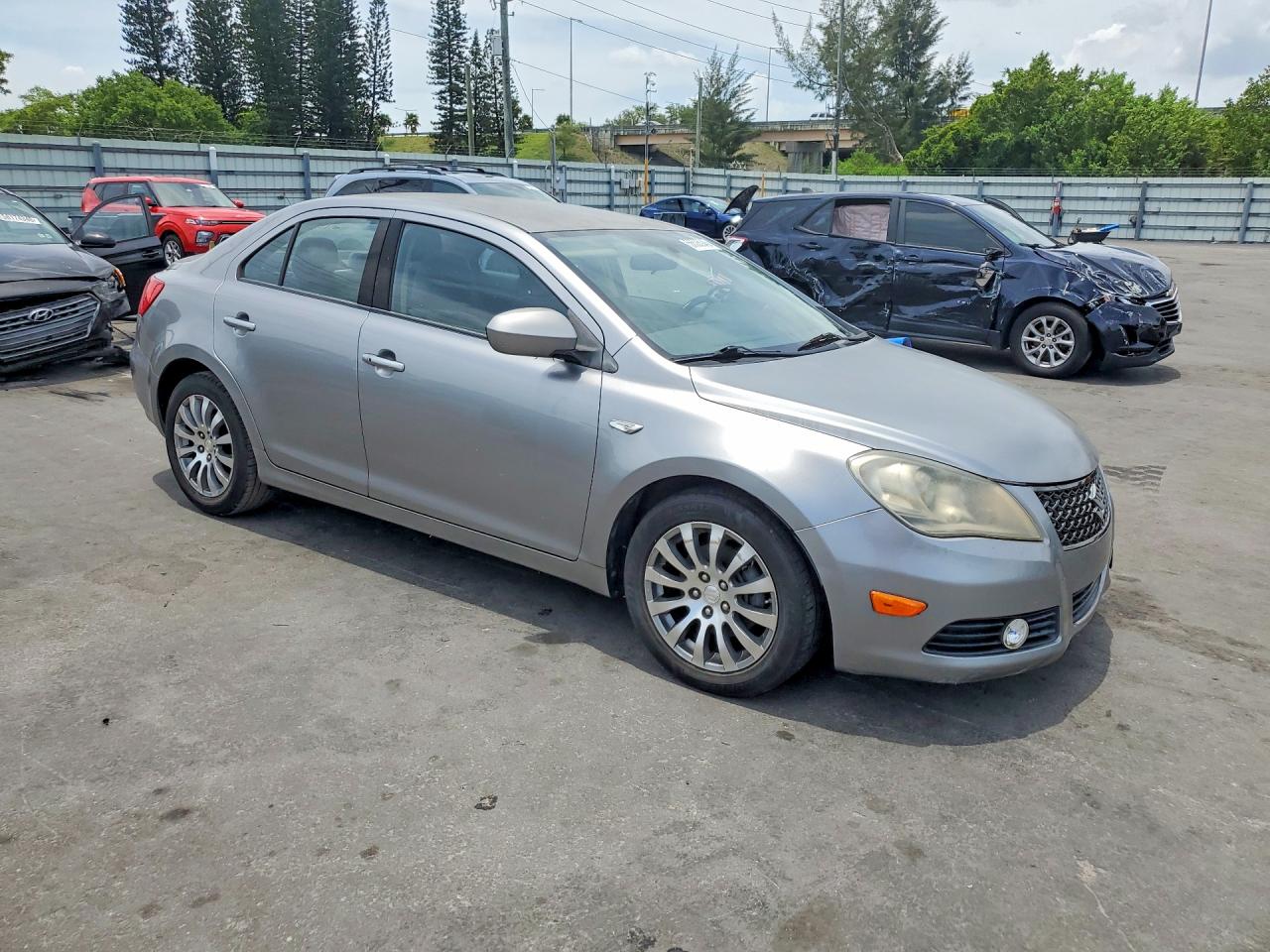 2013 SUZUKI KIZASHI