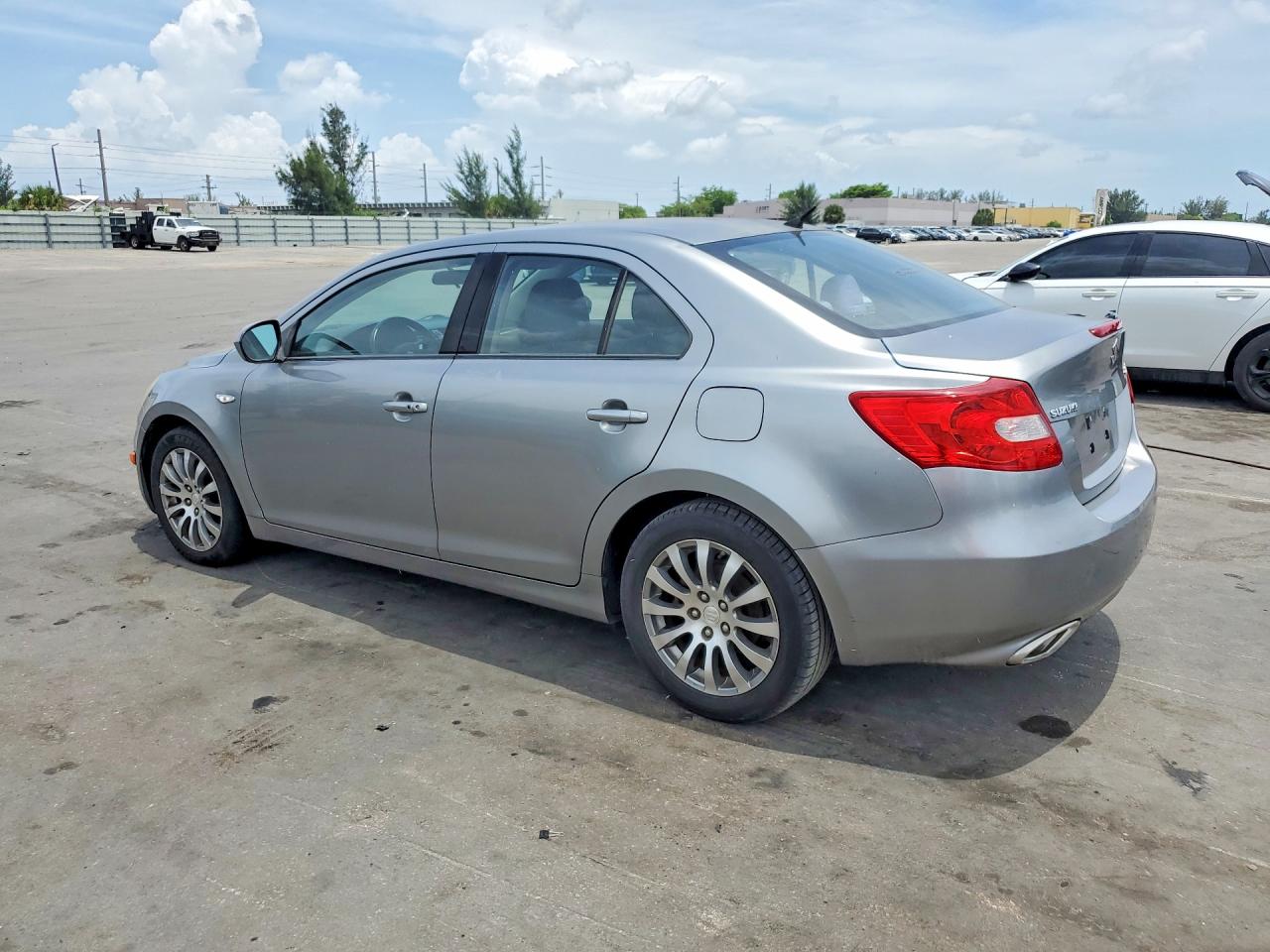 2013 SUZUKI KIZASHI