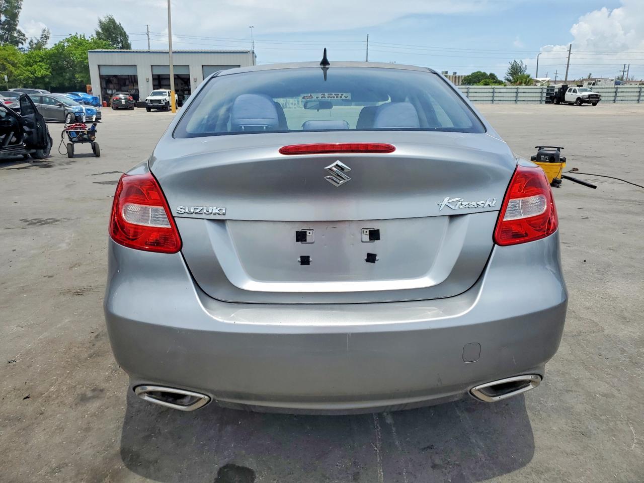 2013 SUZUKI KIZASHI