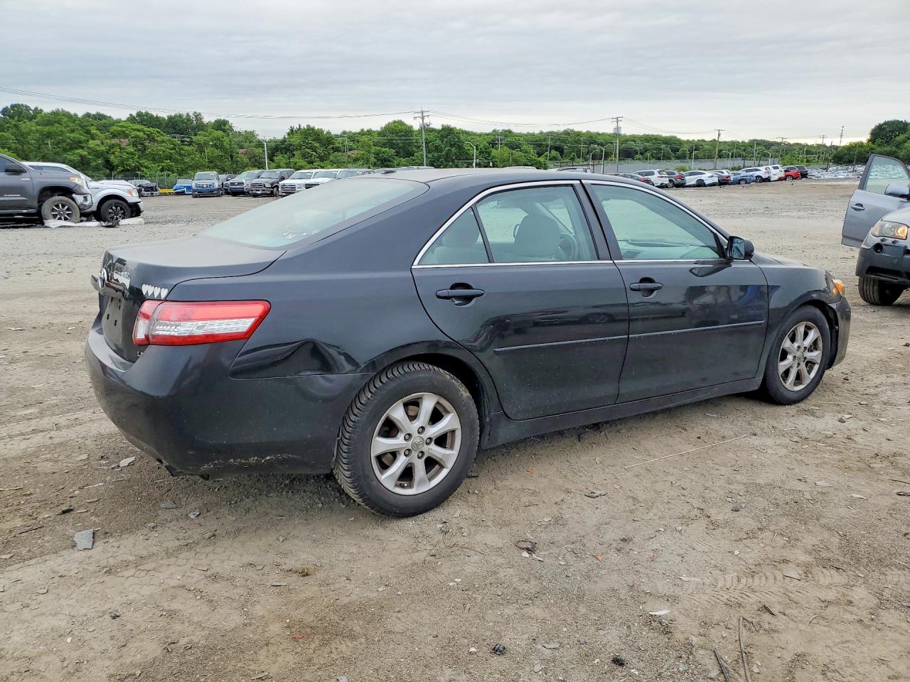 2011 TOYOTA CAMRY