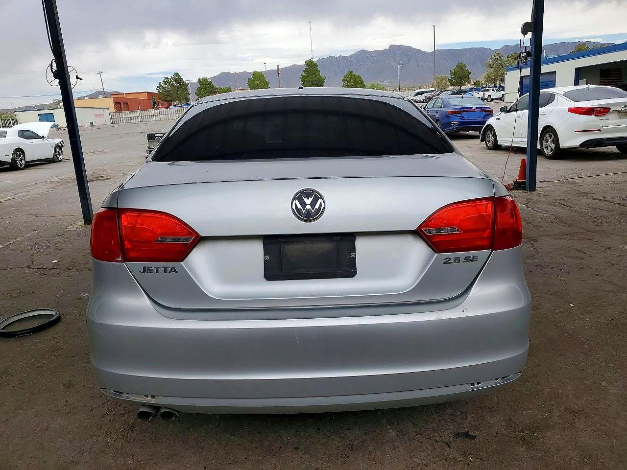 2011 VOLKSWAGEN JETTA
