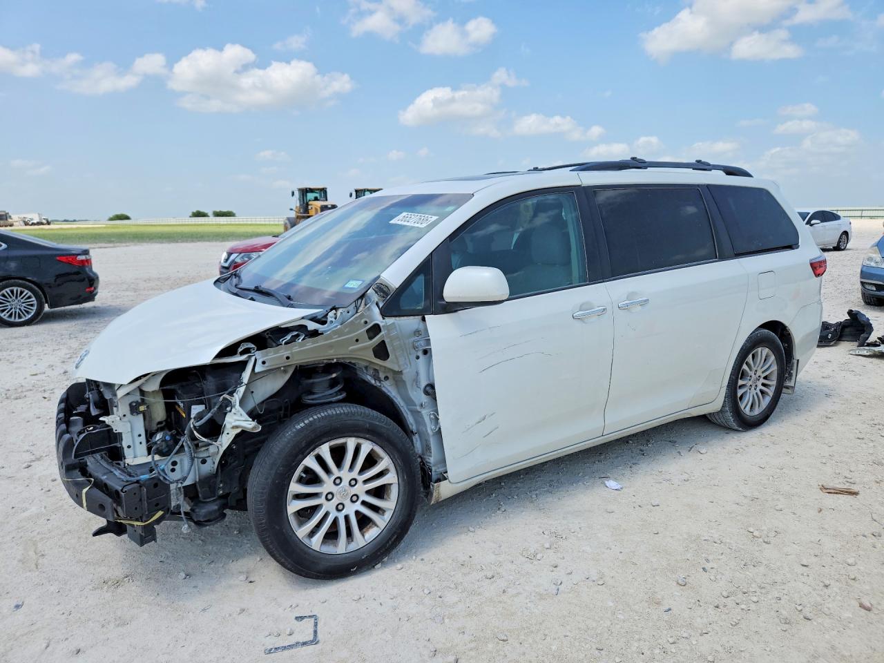 2015 TOYOTA SIENNA