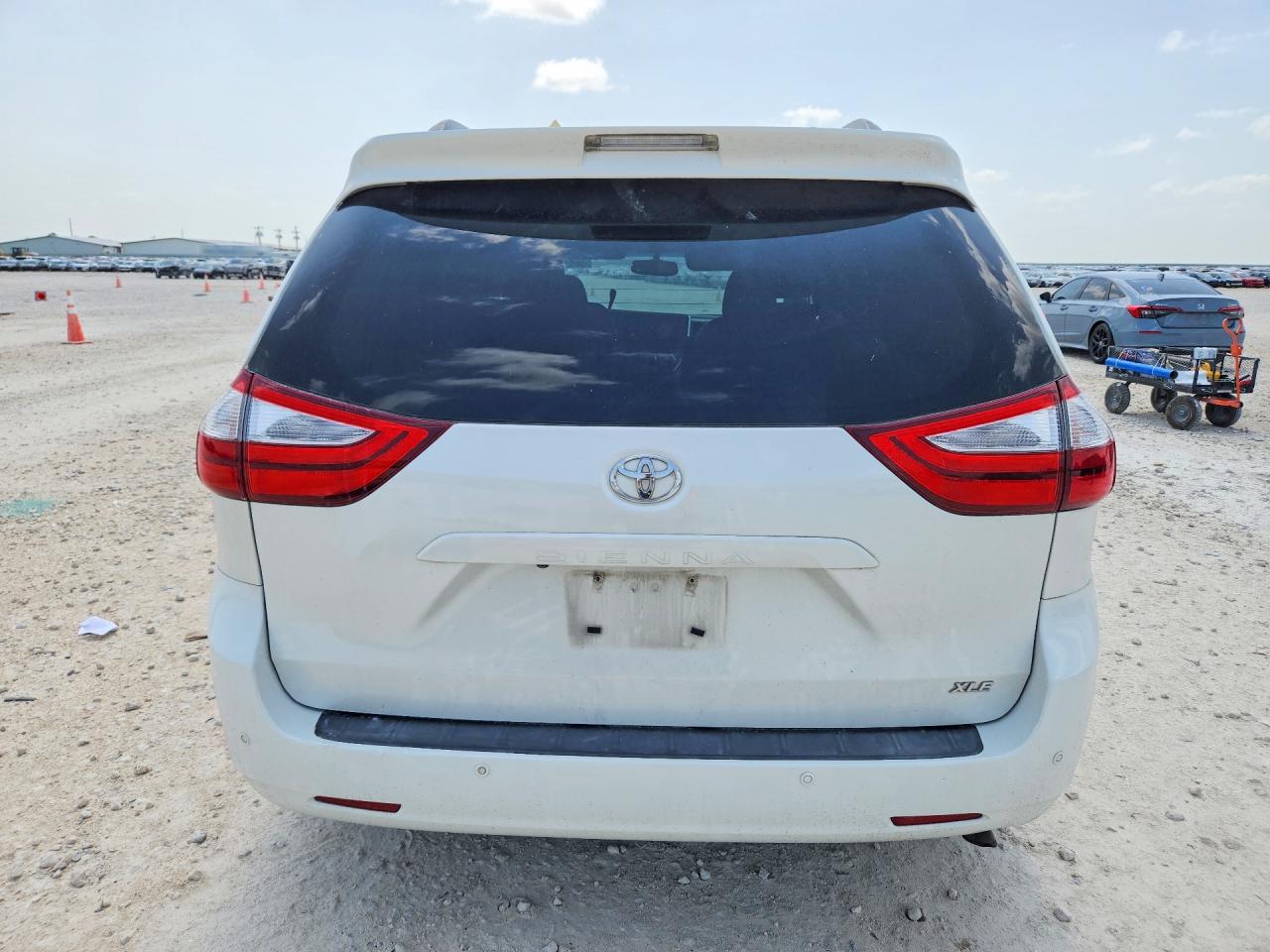 2015 TOYOTA SIENNA