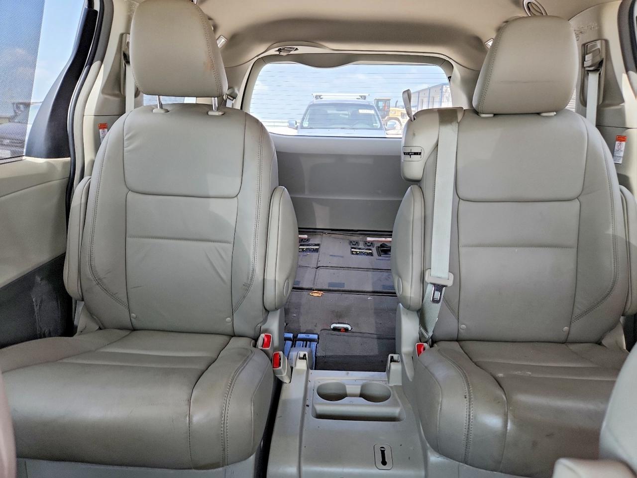 2015 TOYOTA SIENNA