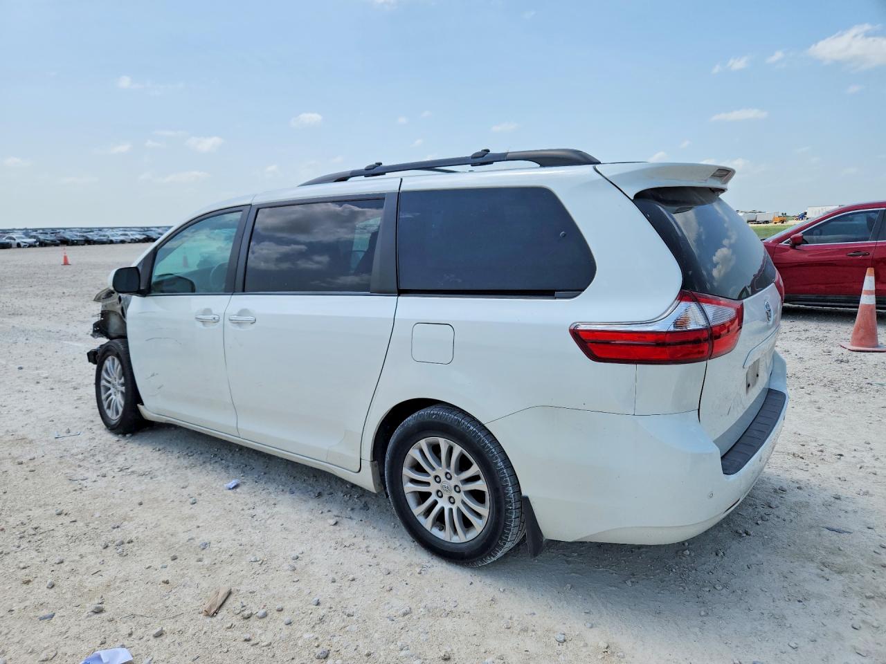 2015 TOYOTA SIENNA