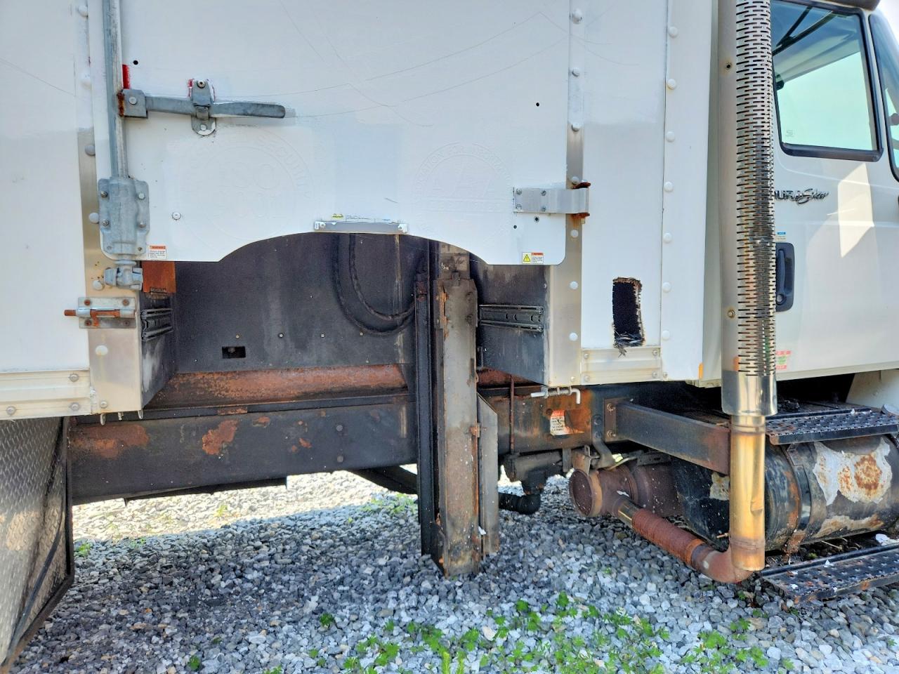 2010 INTERNATIONAL 4000 SERIE