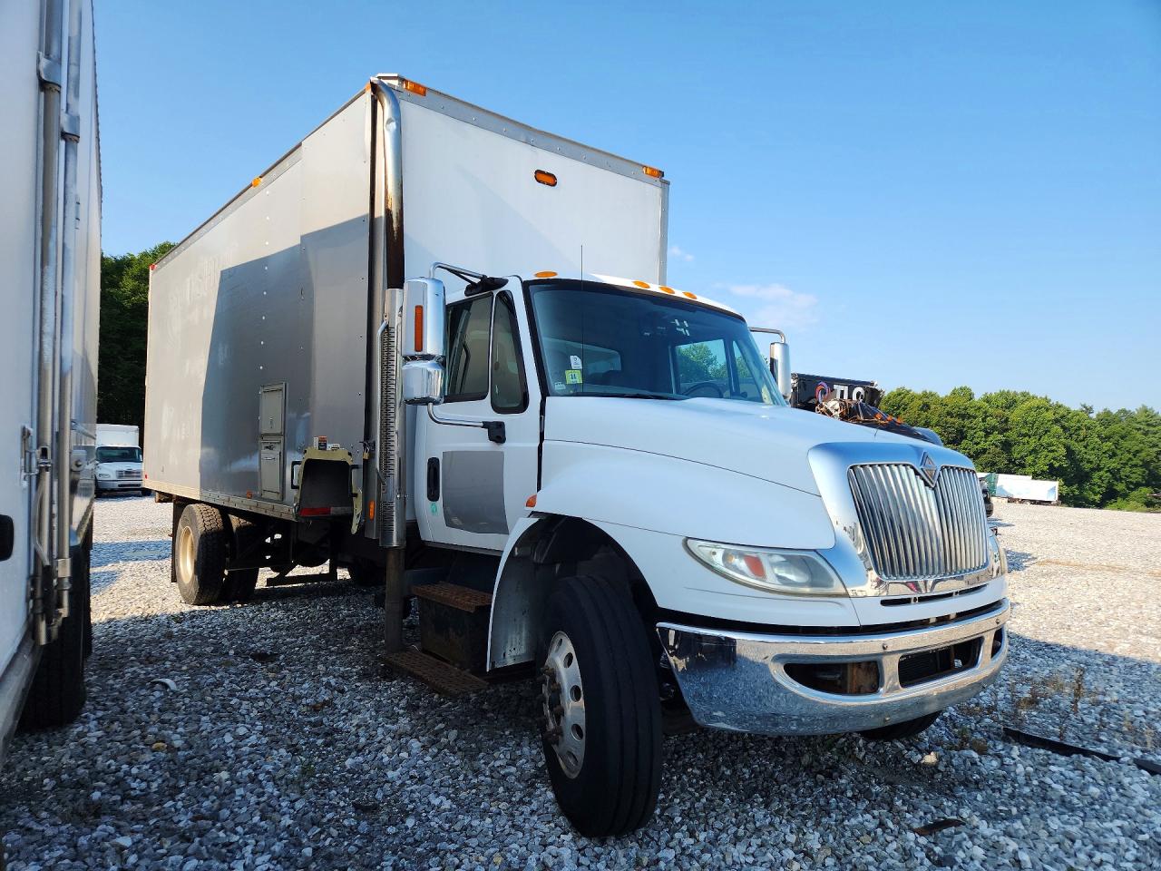 2009 INTERNATIONAL 4000 SERIE