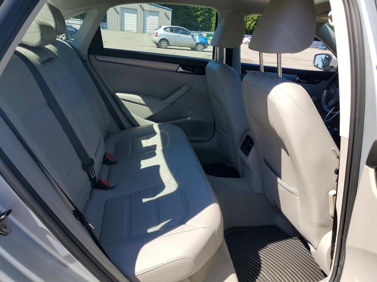 2014 VOLKSWAGEN PASSAT