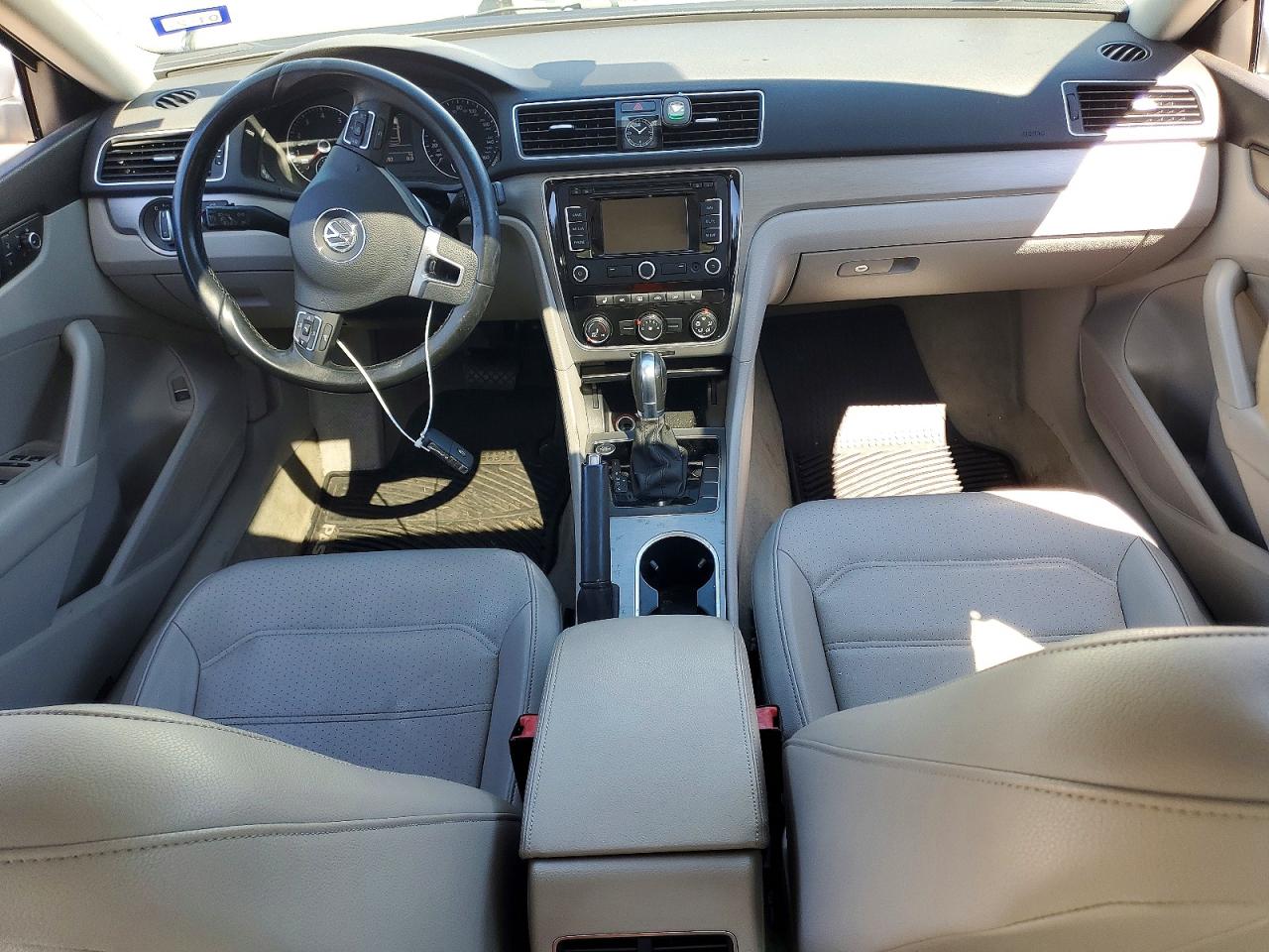 2014 VOLKSWAGEN PASSAT