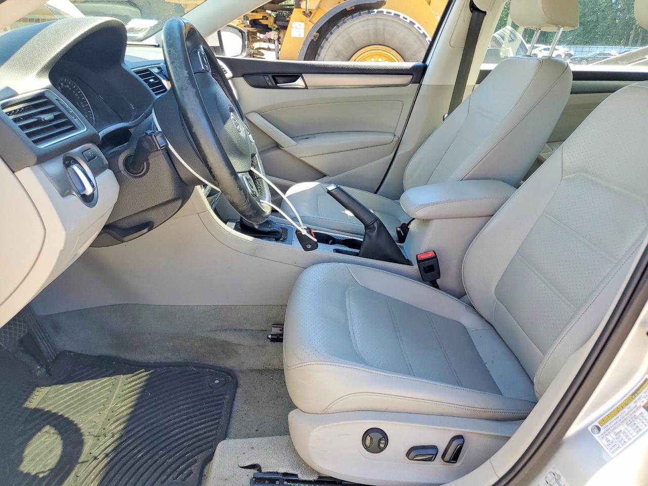 2014 VOLKSWAGEN PASSAT