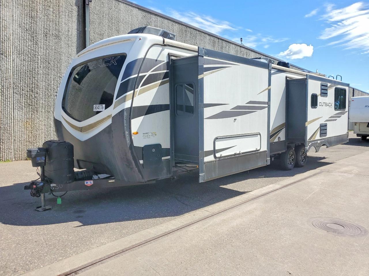 2022 KEYS OUTBACK