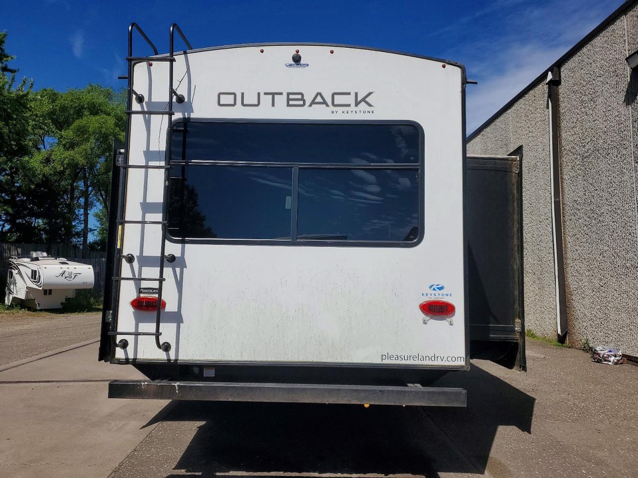 2022 KEYS OUTBACK
