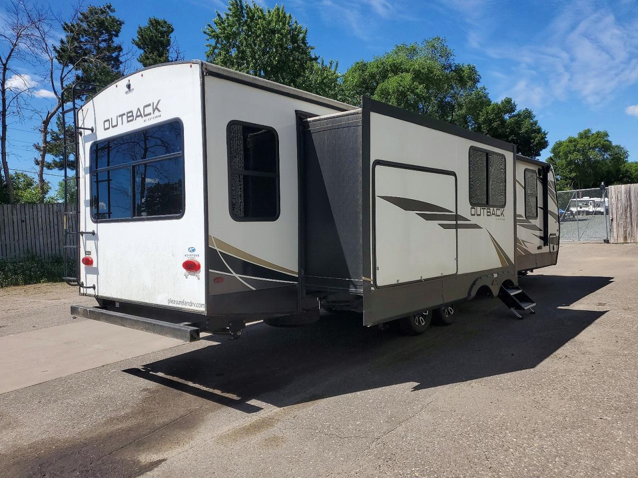 2022 KEYS OUTBACK