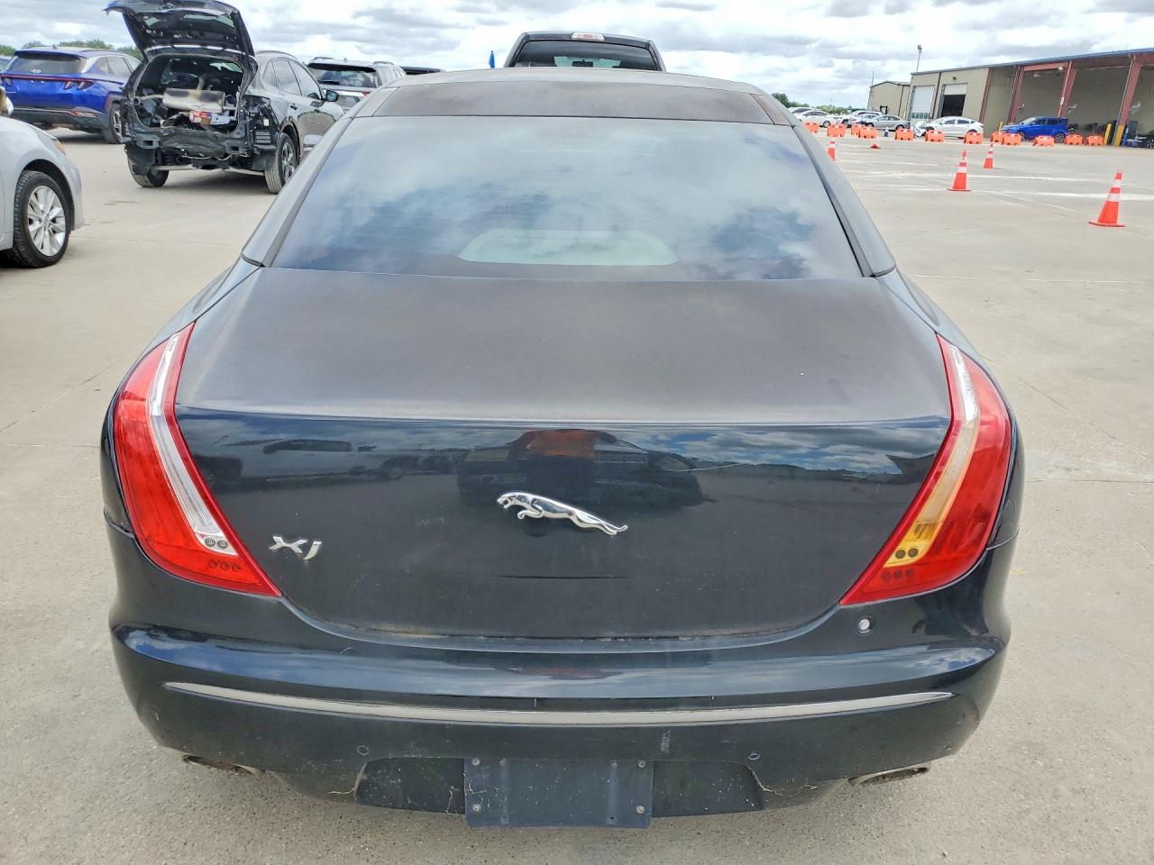 2011 JAGUAR XJ