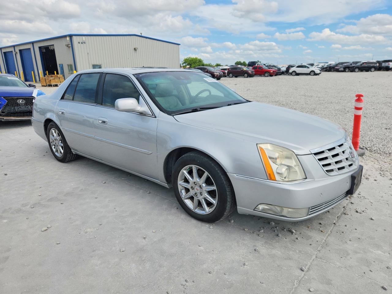 2011 CADILLAC DTS