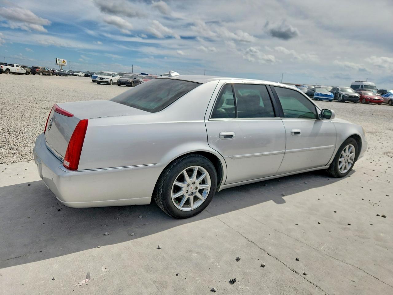 2011 CADILLAC DTS