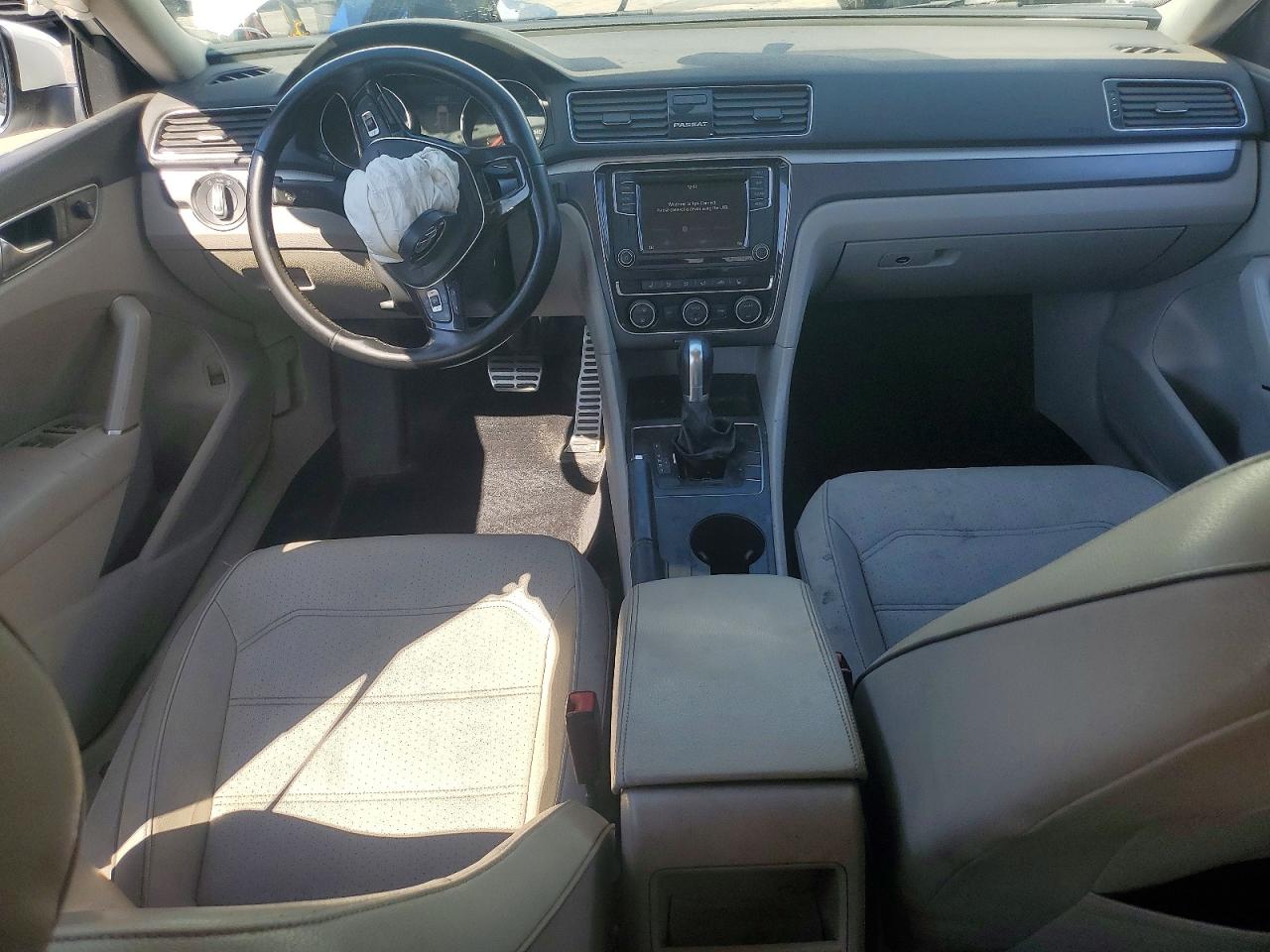 2018 VOLKSWAGEN PASSAT