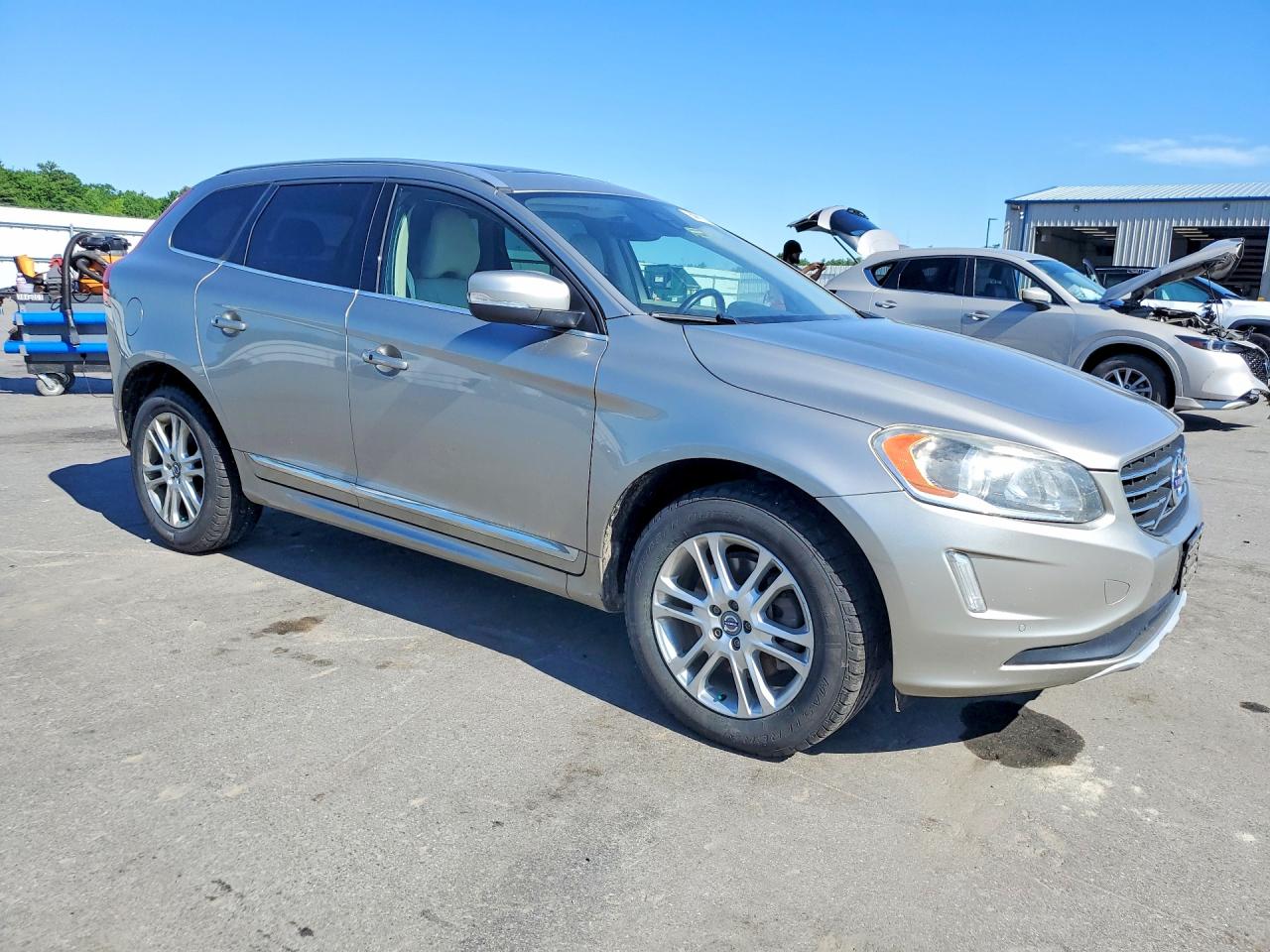 2016 VOLVO XC60
