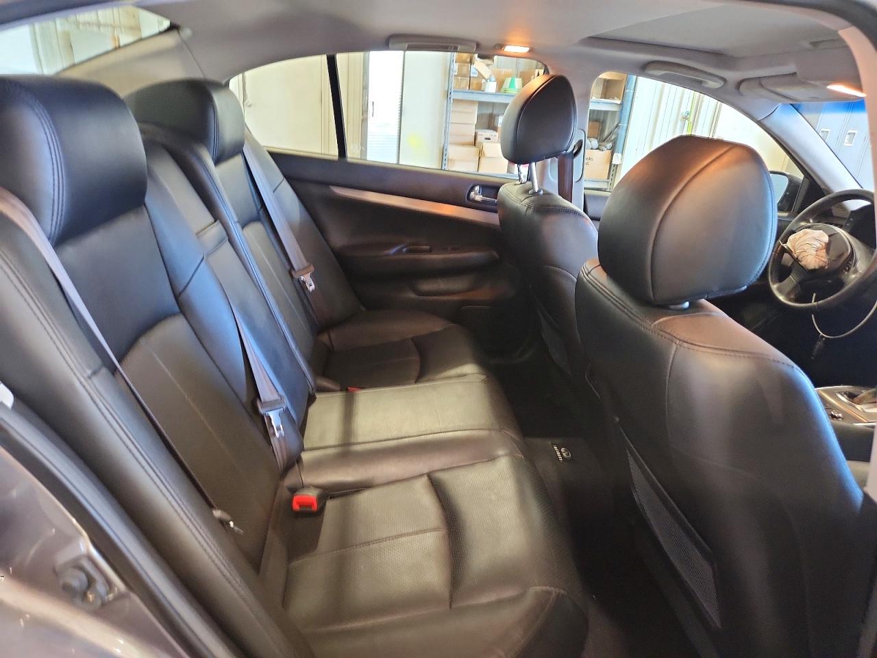 2013 INFINITI G37