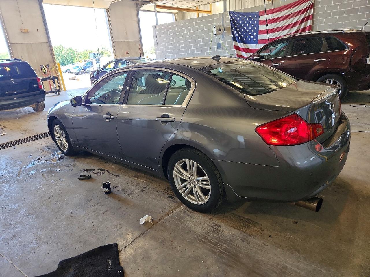 2013 INFINITI G37