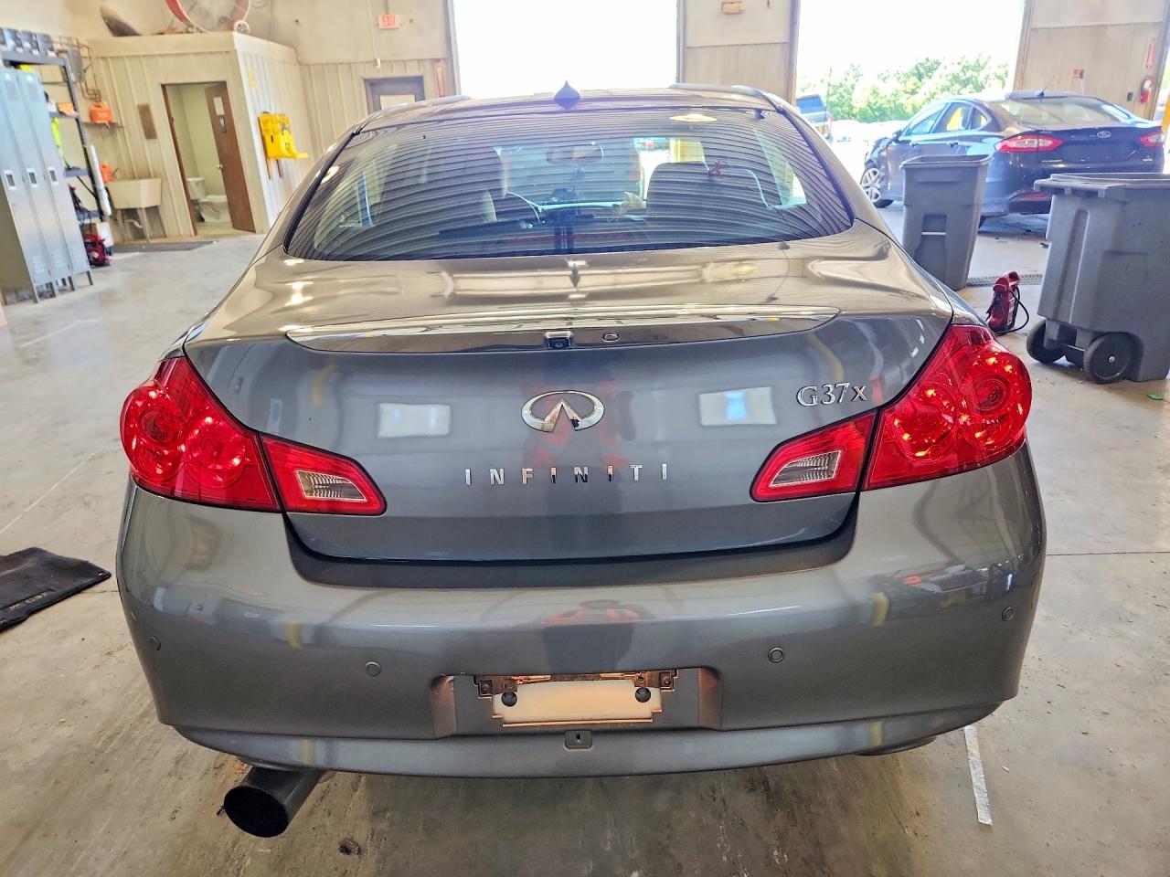 2013 INFINITI G37
