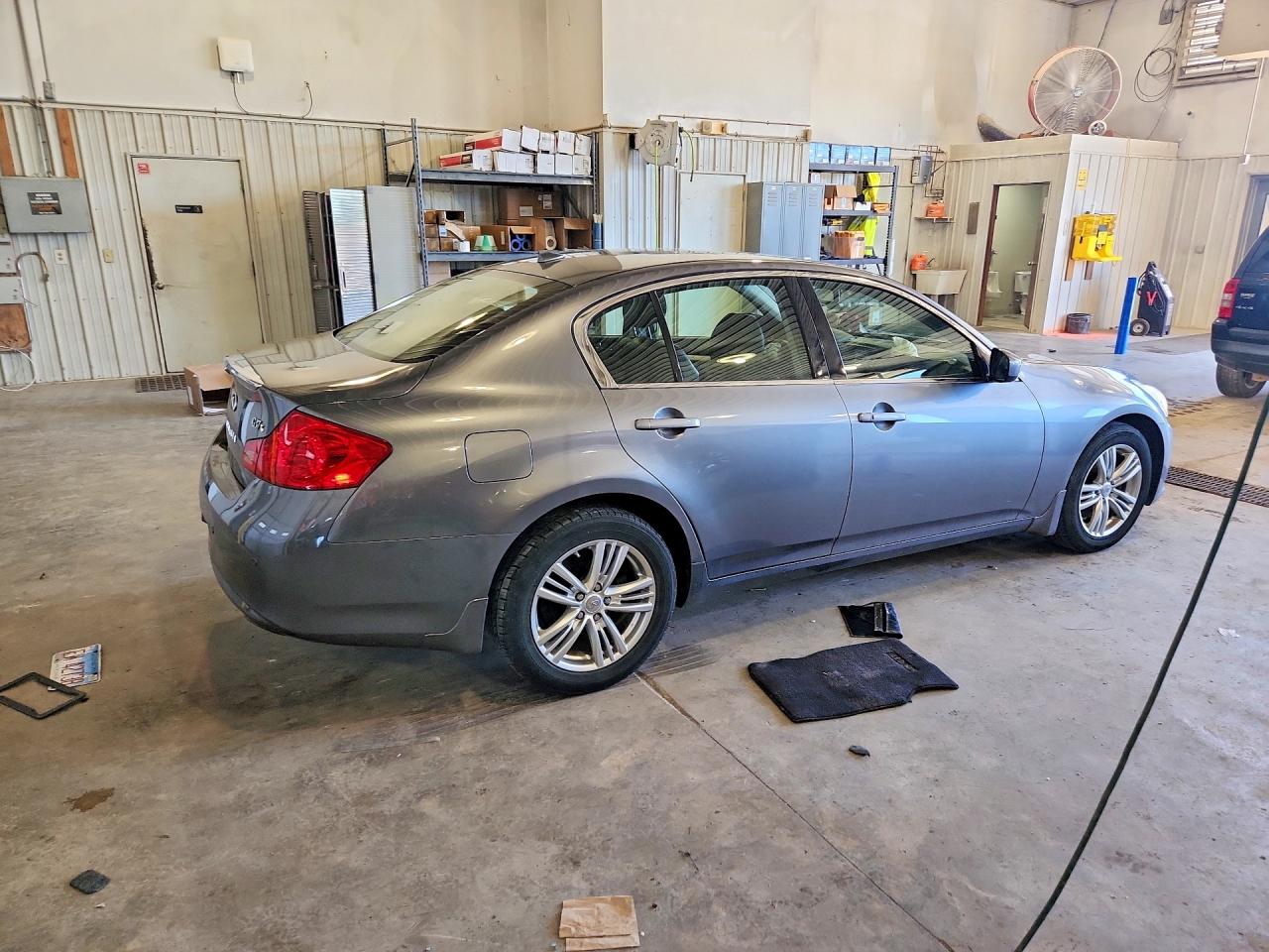 2013 INFINITI G37