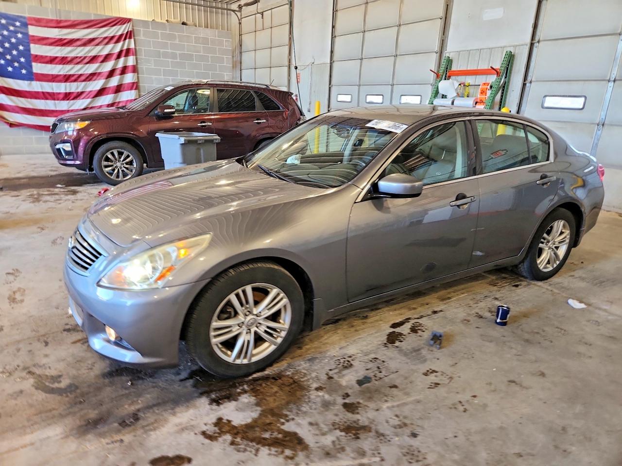 2013 INFINITI G37
