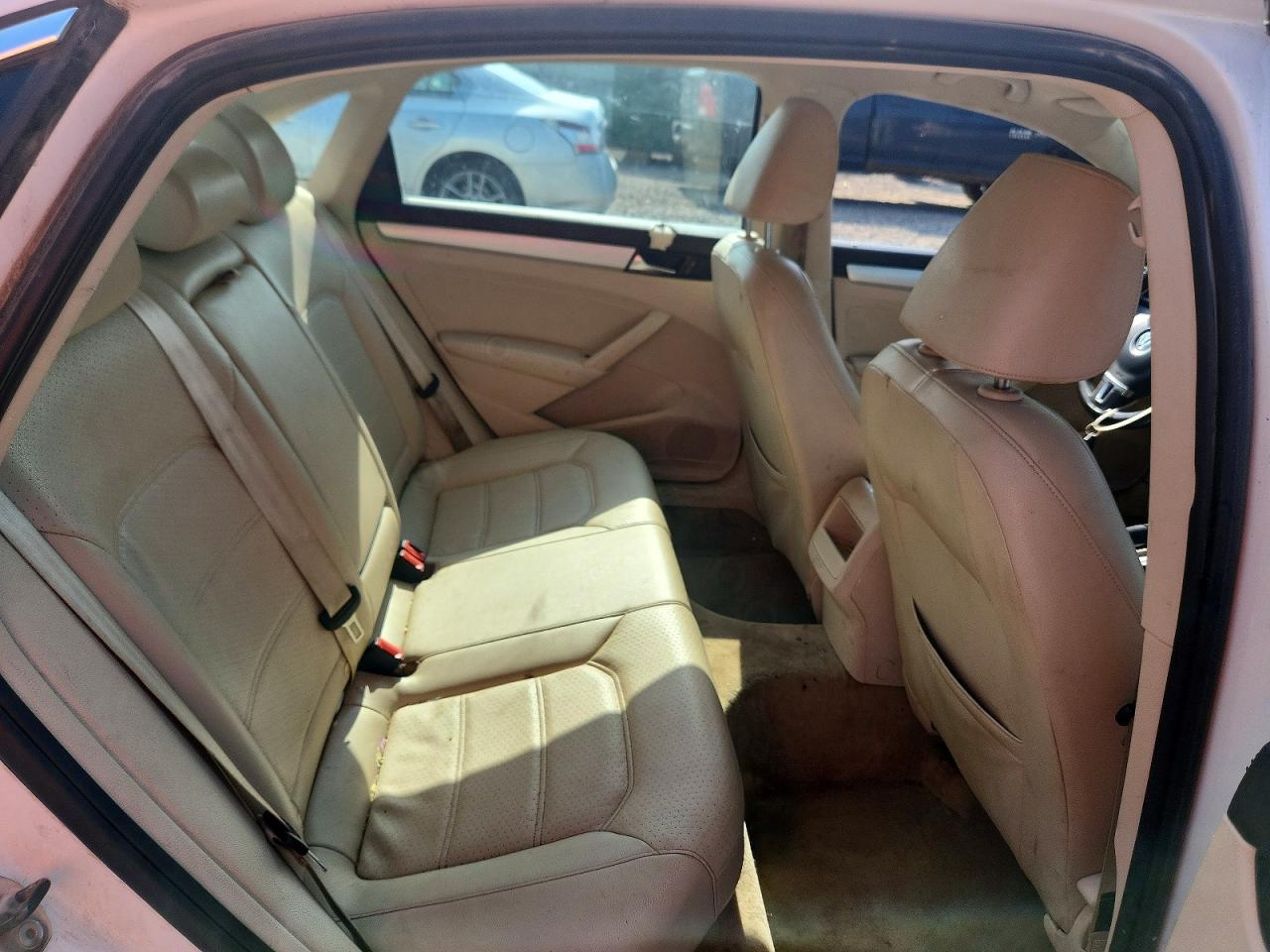2012 VOLKSWAGEN PASSAT