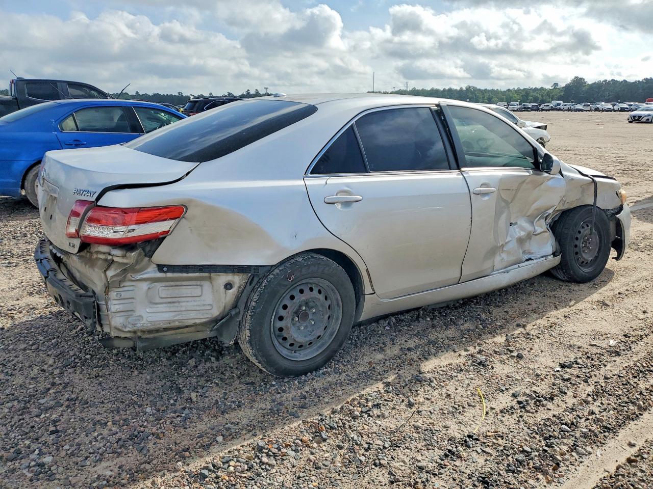 2011 TOYOTA CAMRY