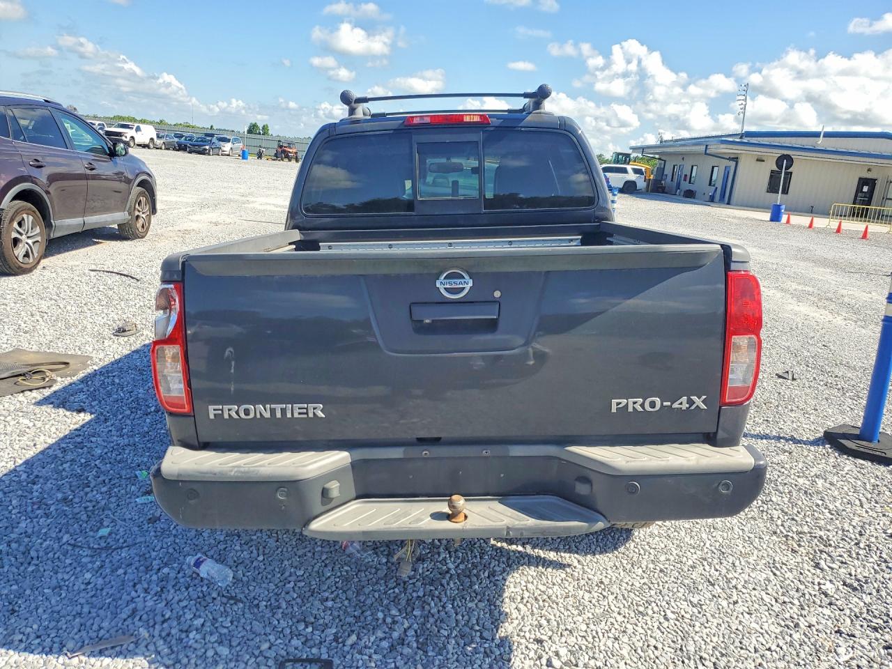 2015 NISSAN FRONTIER