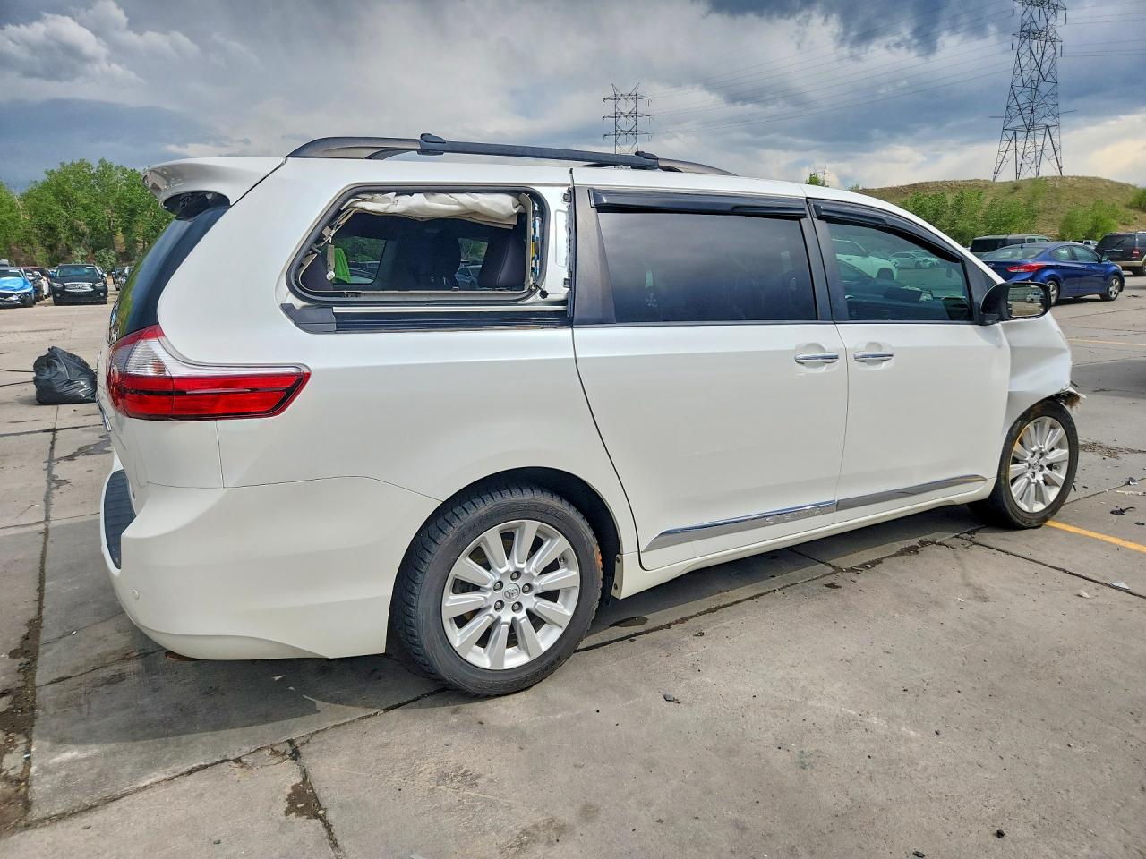 2015 TOYOTA SIENNA