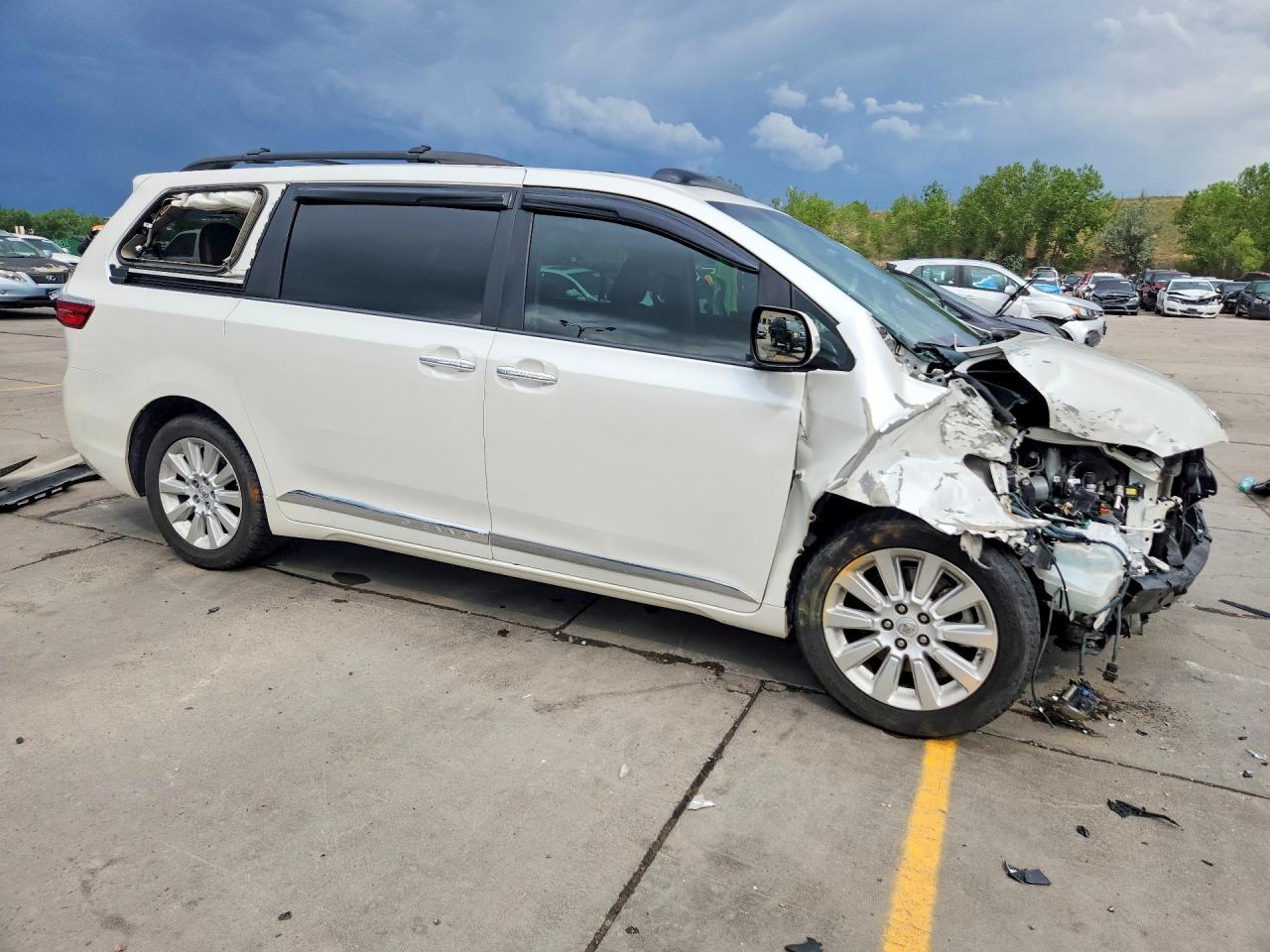 2015 TOYOTA SIENNA