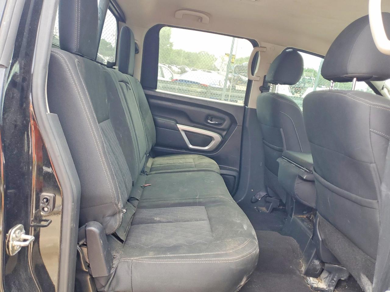 2017 NISSAN TITAN