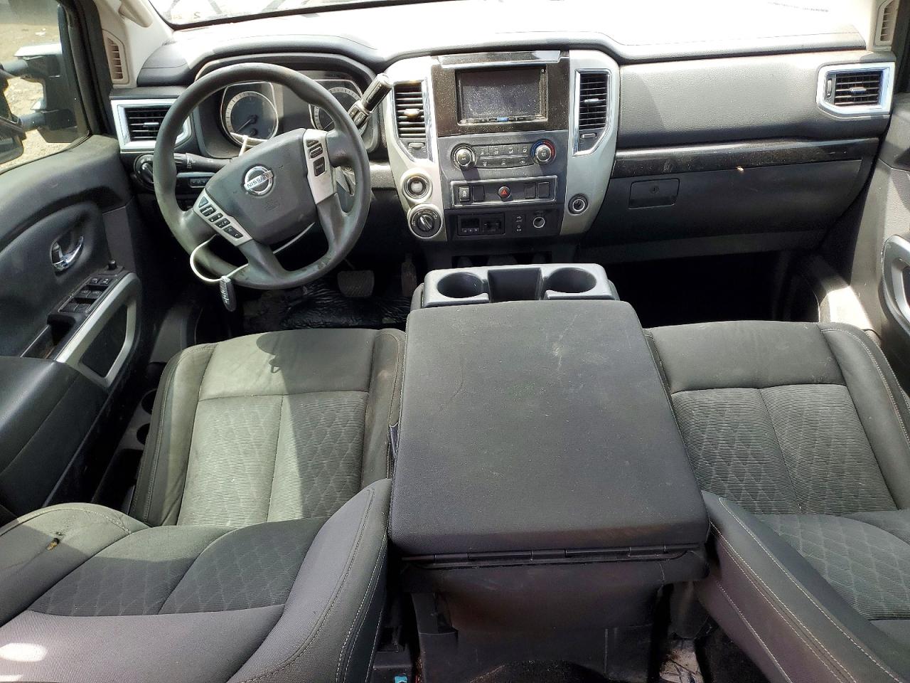 2017 NISSAN TITAN