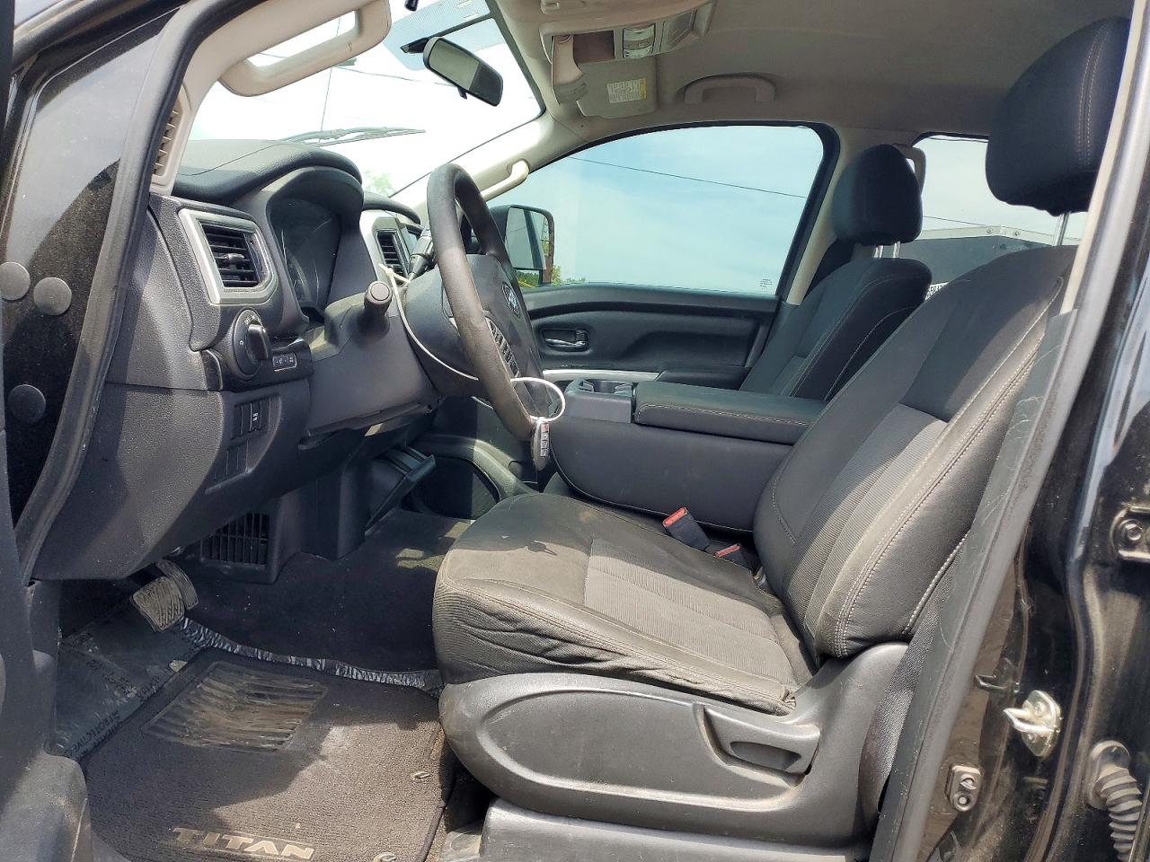 2017 NISSAN TITAN