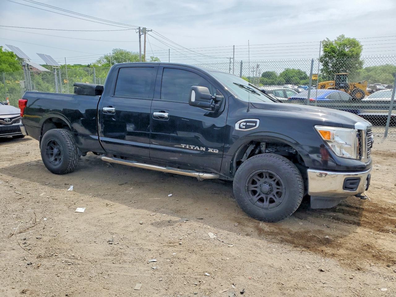 2017 NISSAN TITAN