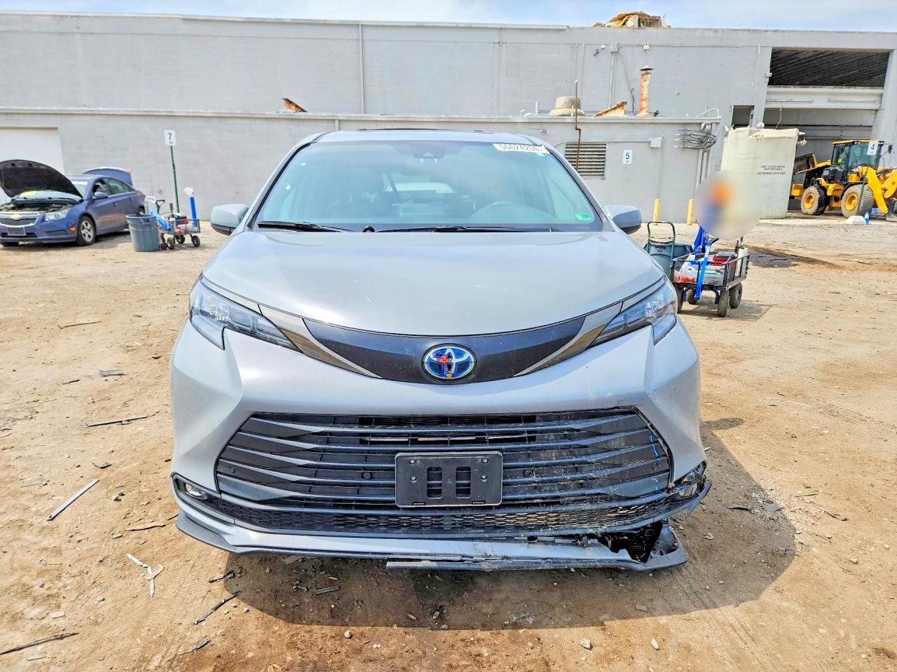 2024 TOYOTA SIENNA