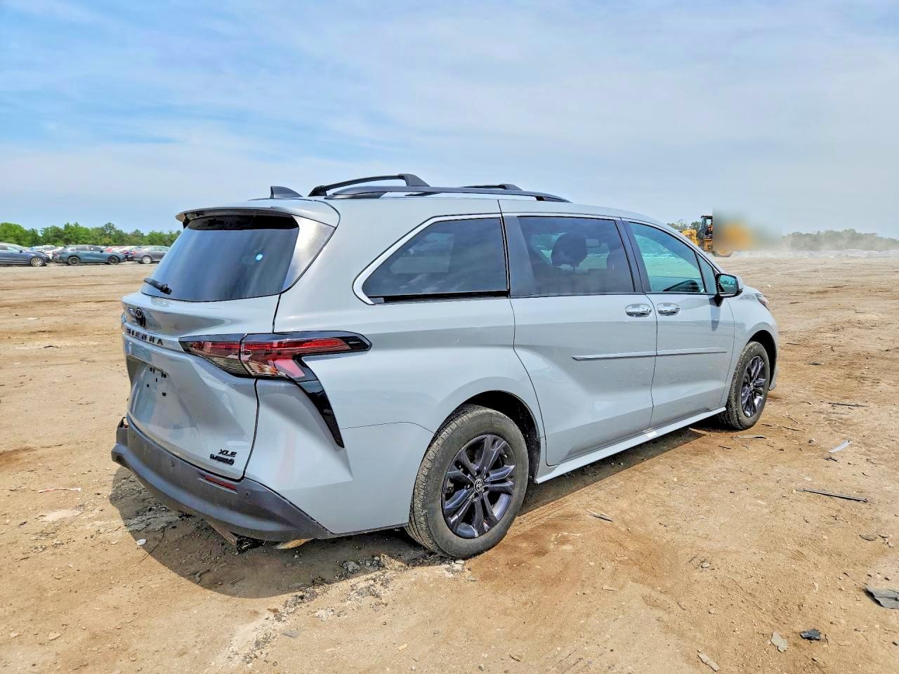 2024 TOYOTA SIENNA