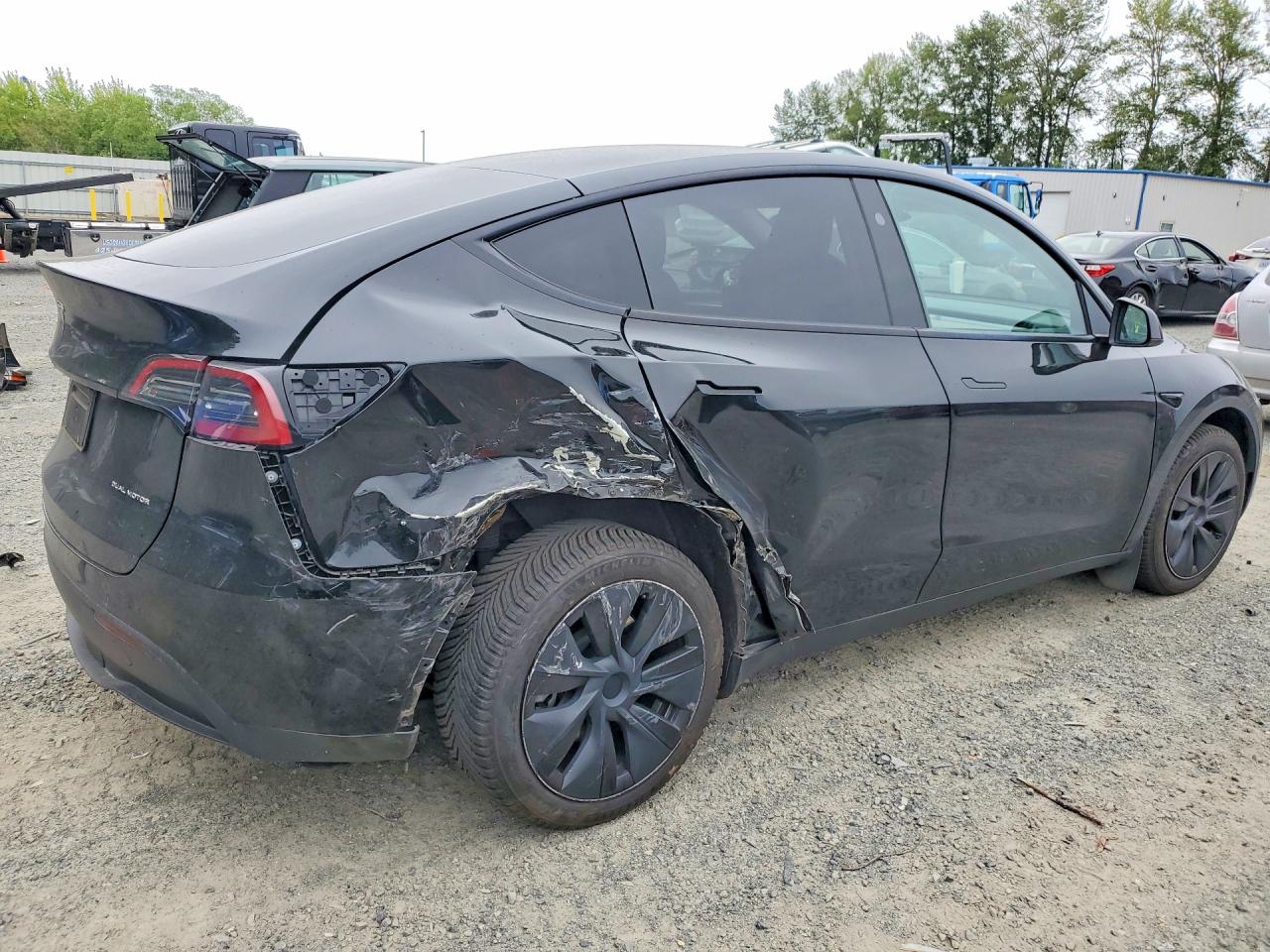 2025 TESLA MODEL Y