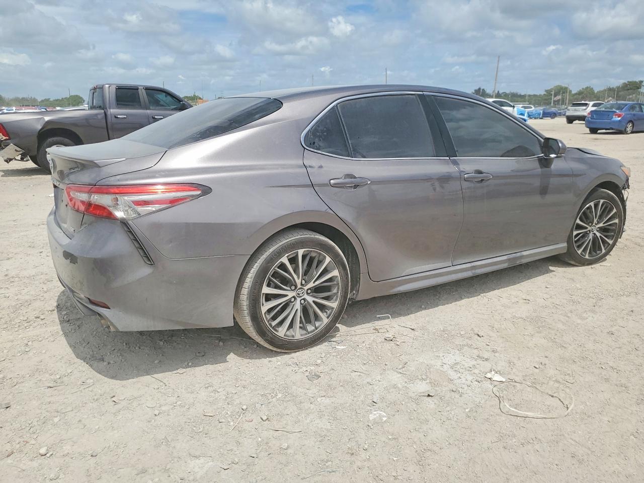 2018 TOYOTA CAMRY