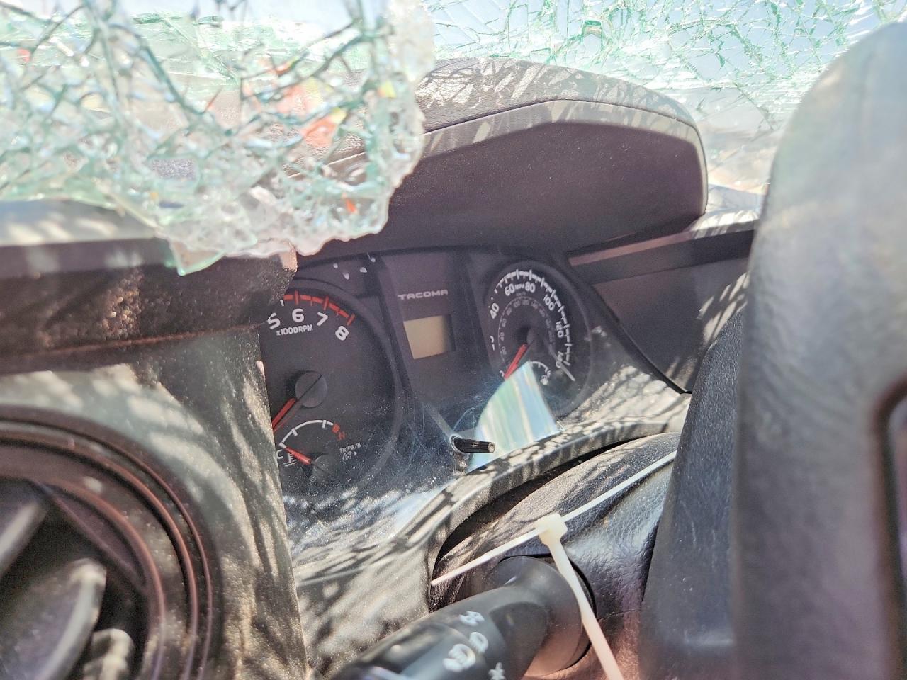 2016 TOYOTA TACOMA SR