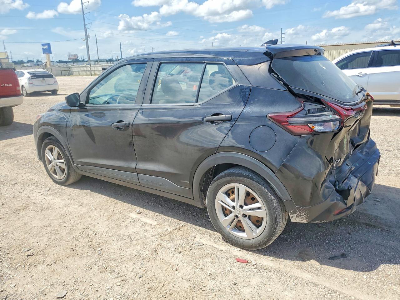 2021 NISSAN KICKS