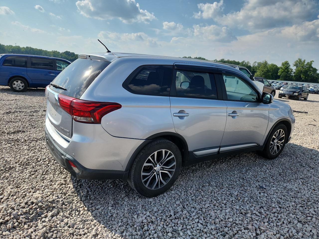 2016 MITSUBISHI OUTLANDER
