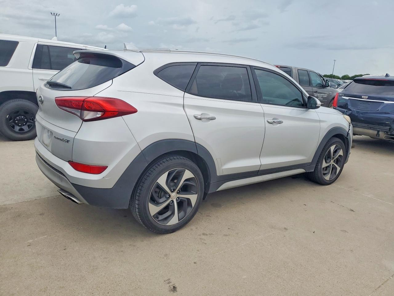 2017 HYUNDAI TUCSON