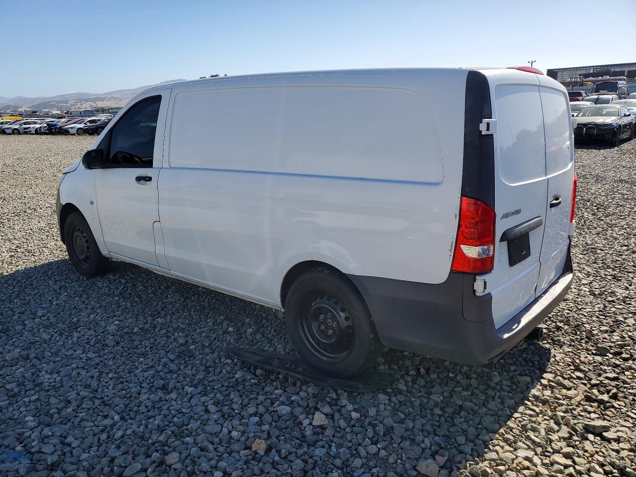 2017 MERCEDES BENZ METRIS