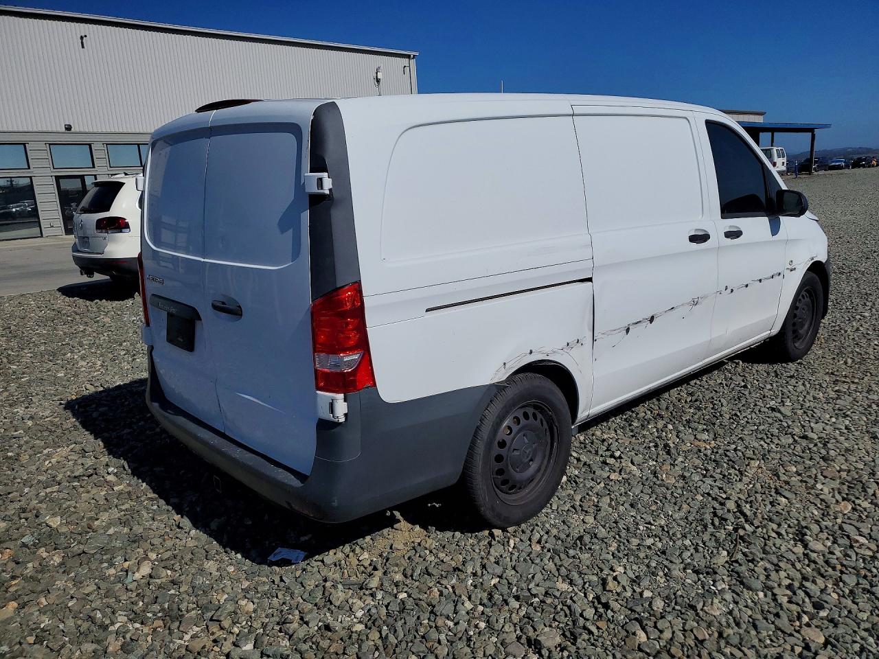 2017 MERCEDES BENZ METRIS